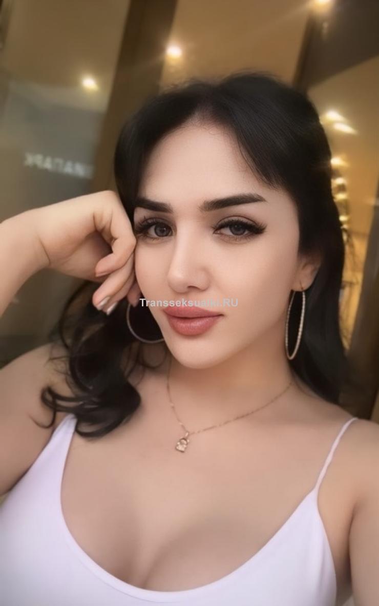 Chiroyli ichki kiyimda porno videolarni tomosha qiling Alexa Diamond bilan porno